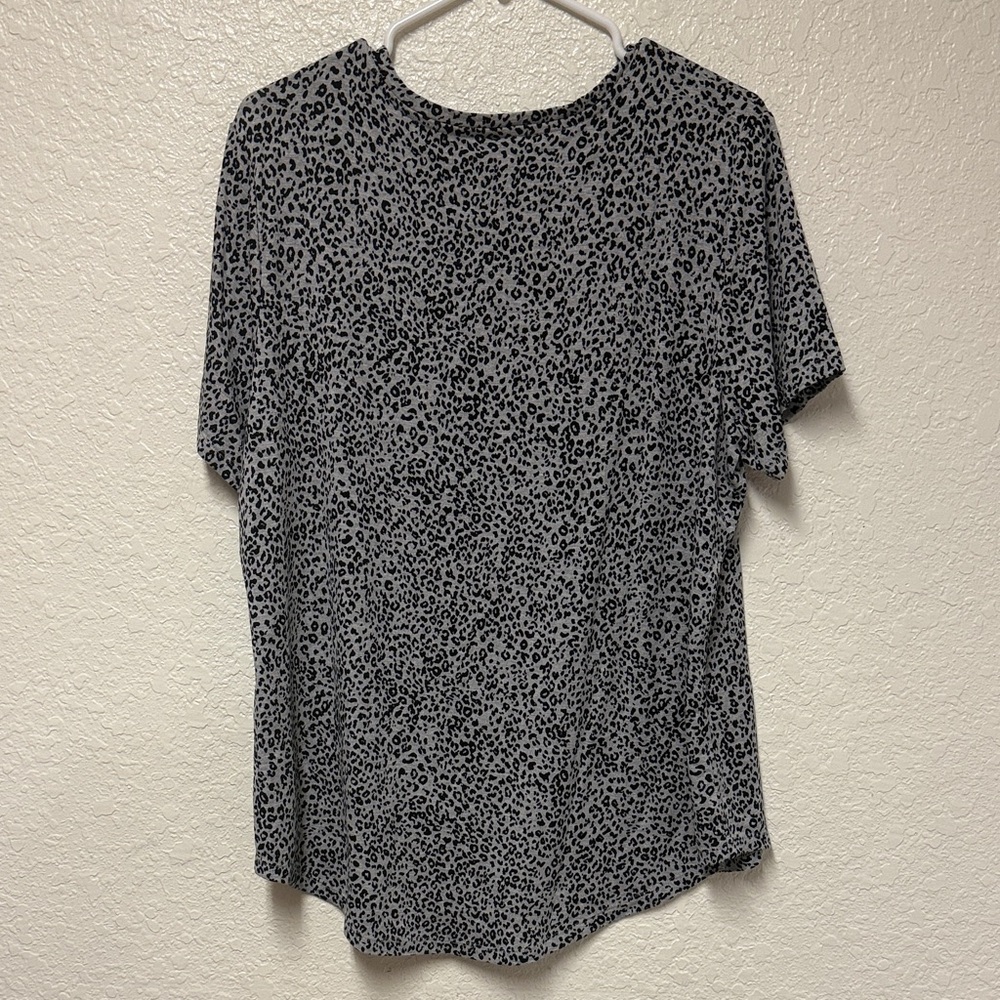 NWT OLD NAVY Gray Leopard Print Short Sleeve Top - Picture 12 of 12